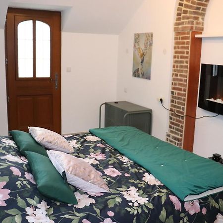 Le Jardin Des Roses Bed and Breakfast Gerponville Exteriör bild