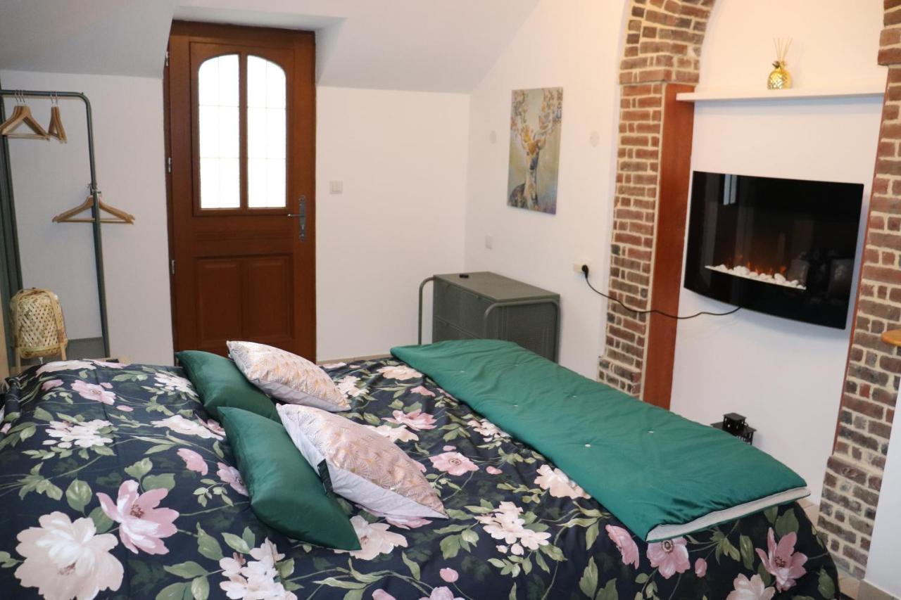 Le Jardin Des Roses Bed and Breakfast Gerponville Exteriör bild