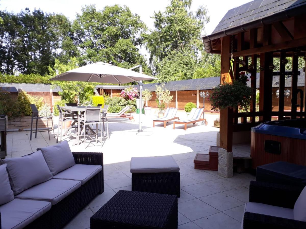 Le Jardin Des Roses Bed and Breakfast Gerponville Exteriör bild