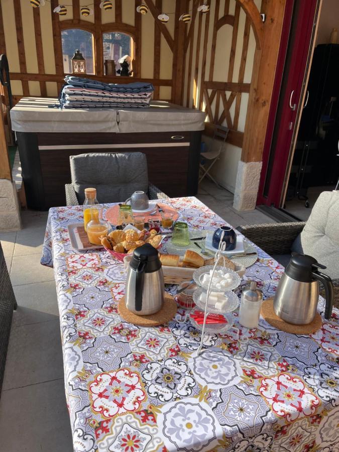 Le Jardin Des Roses Bed and Breakfast Gerponville Exteriör bild